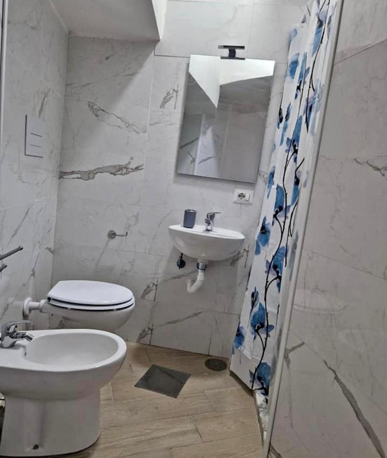 House Small Centro Storico Наполи Екстериор снимка